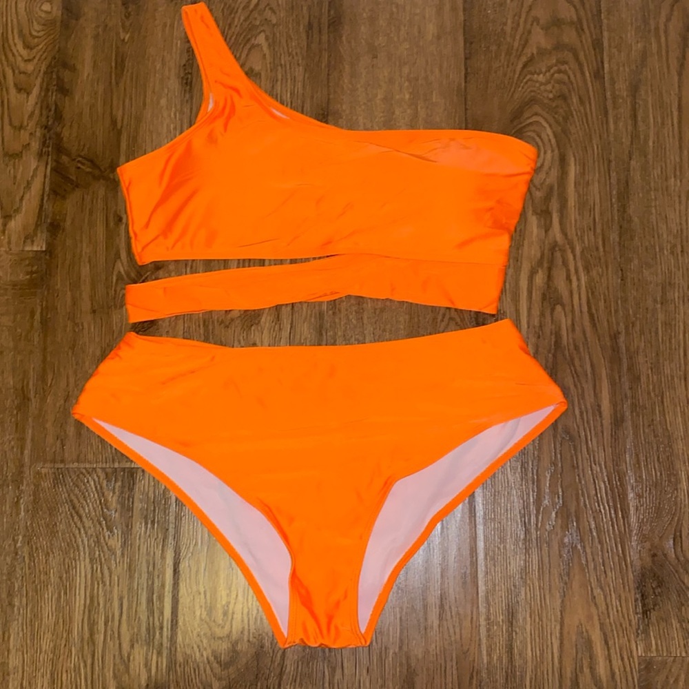 NWOT Orange cutout bikini